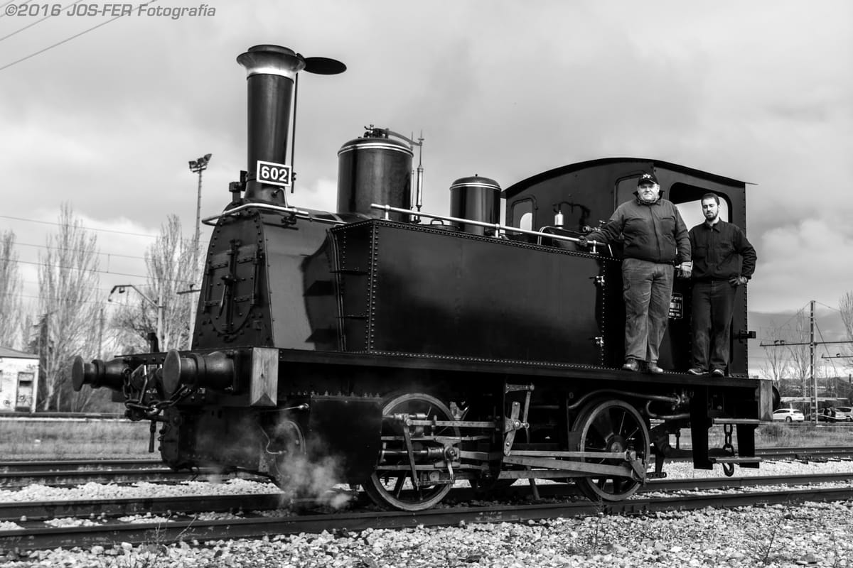 La pareja ferroviaria clásica y una pequeña gran máquina